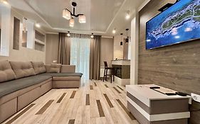 ApartPoltava Розкішна студія з КУТОВОЮ ВАННОЮ, 1-й будинок біля Корпусного парку, ПАНОРАМНИЙ балкон